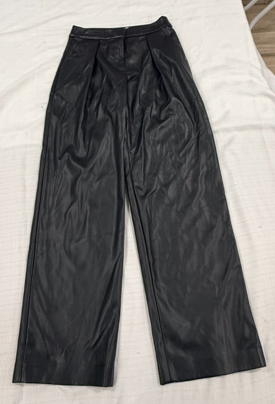 DKNY Black Faux Leather Wide Leg Cropped Pants Women's Size 4